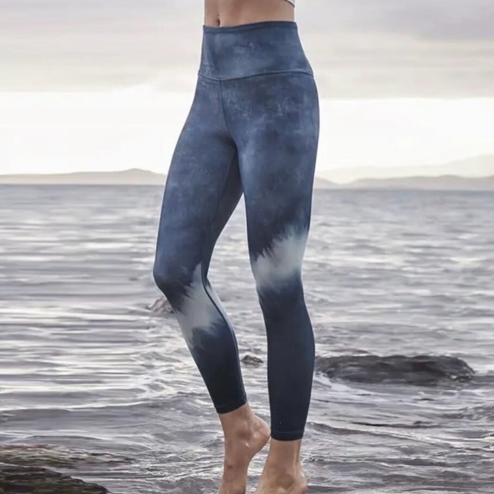Athleta Elation Water Color 7/8 tight
